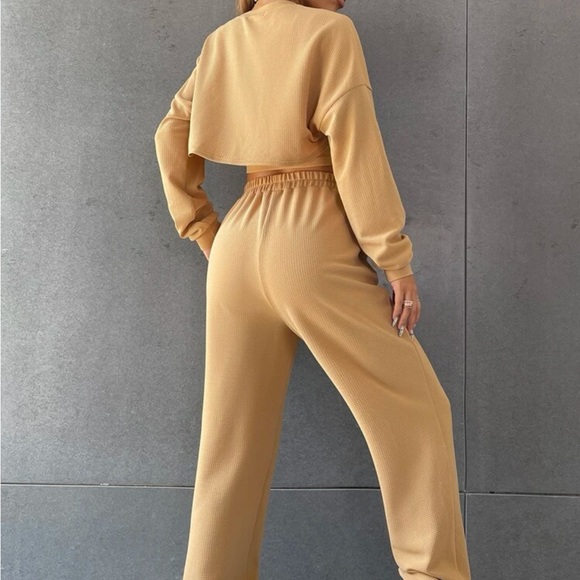 Matching Set - Picture 2 of 3